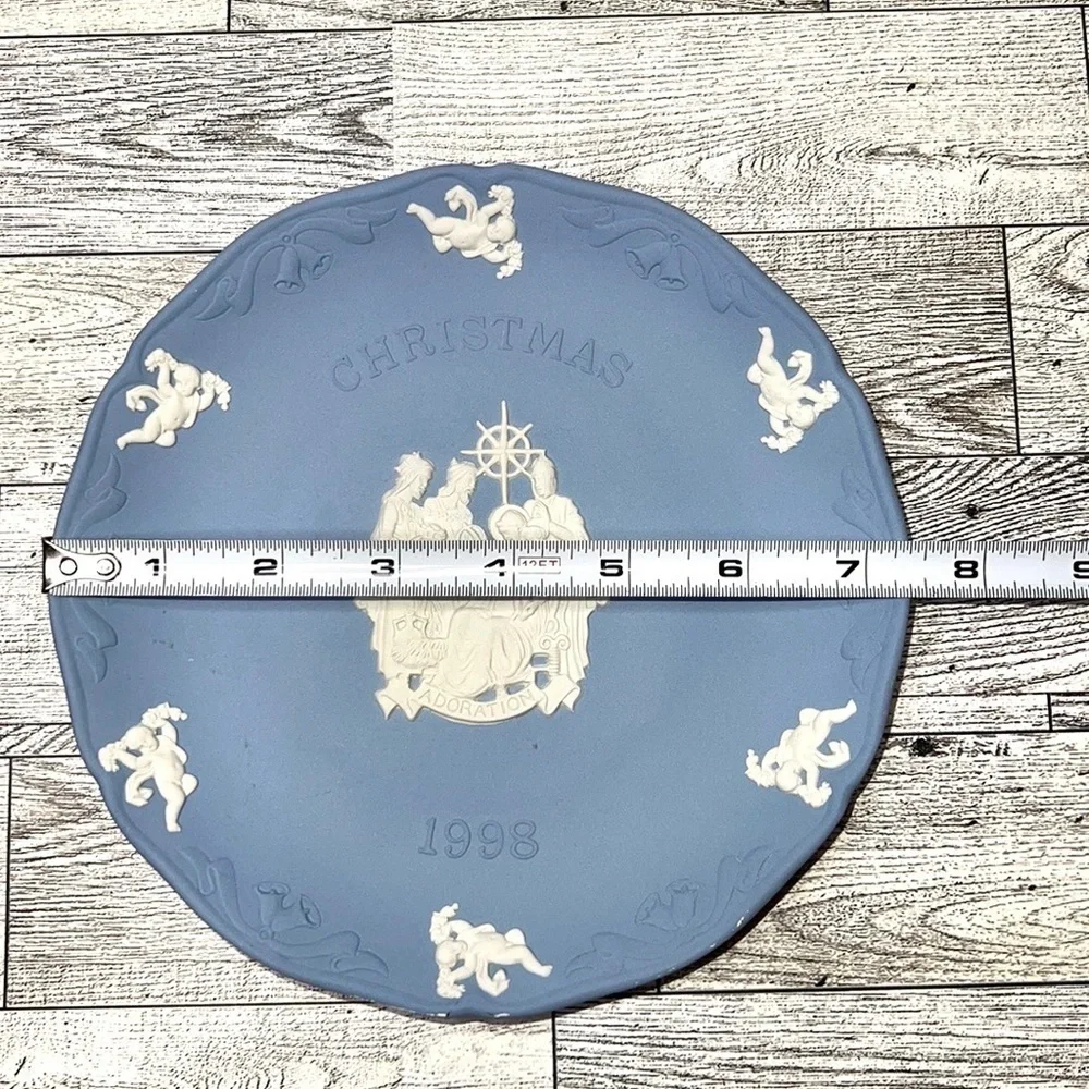Wedgwood 1998 Japsperware Christmas Plate Adoration